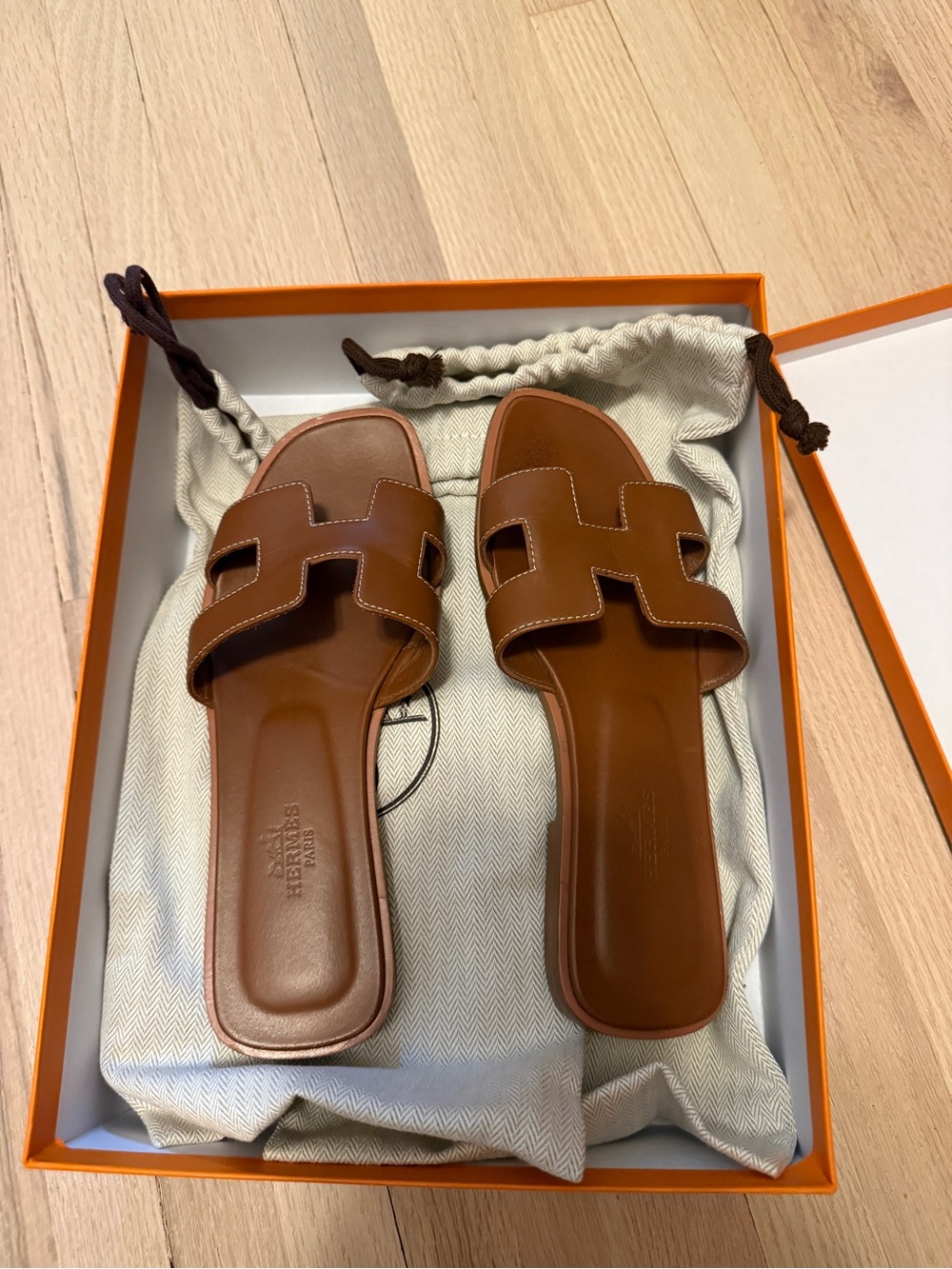 Hermes Oran Sandal - Gold - 35.5 - Picture 3 of 5